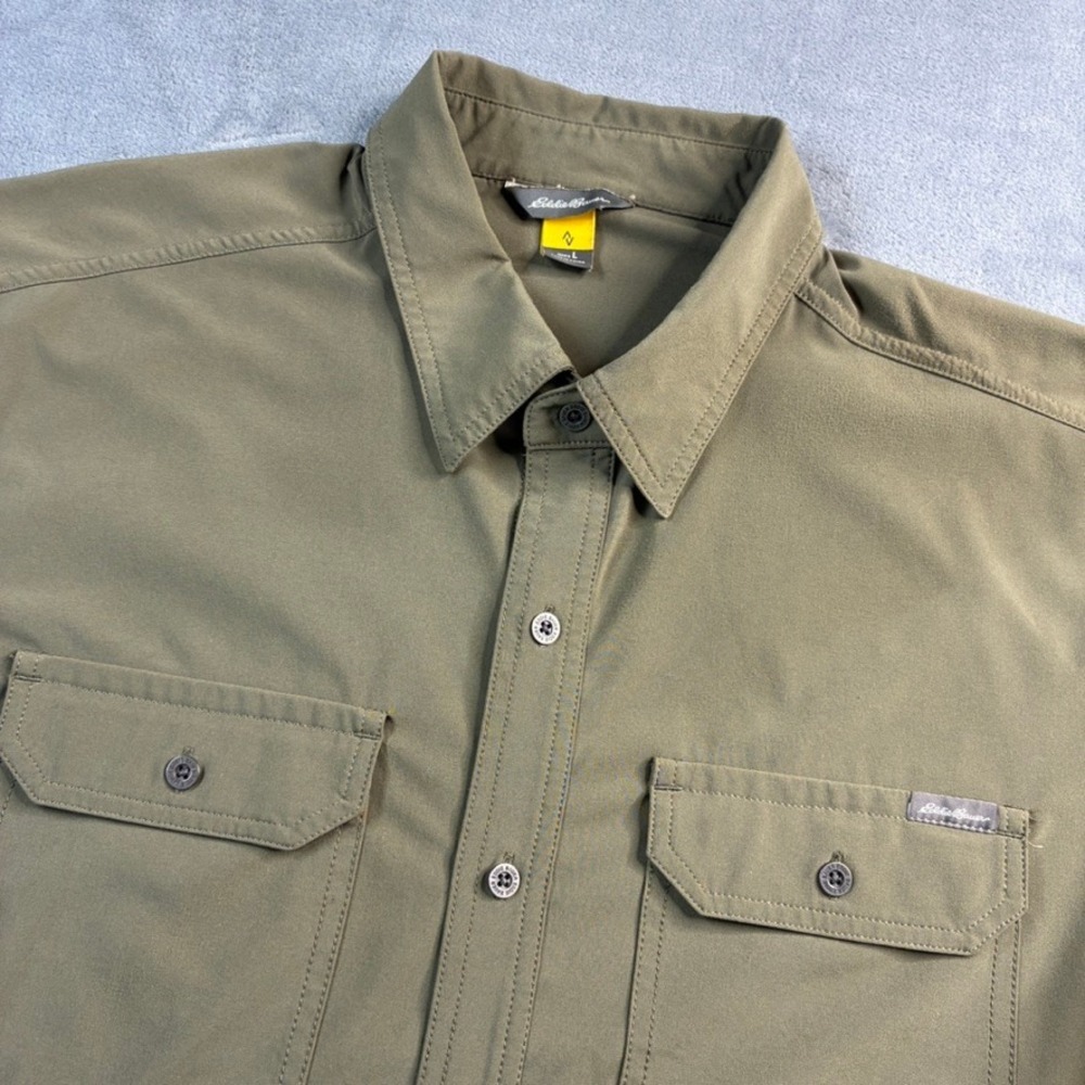 Eddie‎ Bauer Men's Size Lg Olive Green Short Sleeve Button Up Shirt  Performance